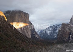 Fototapeta vliesov 200 x 144, 100676210 - lit the tunnel view winter