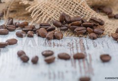 Samolepka flie 145 x 100, 100905478 - Coffee beans lying on the table  - Kvov zrna lec na stole