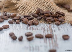 Fototapeta plátno 160 x 116, 100905478 - Coffee beans lying on the table - Kávová zrna ležící na stole
