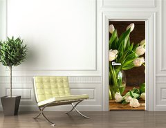 Samolepka na dvee flie 90 x 220, 11553588 - White tulips in glass vase on rustic wood - Bl tulipny ve sklenn vze na rustiklnm devu