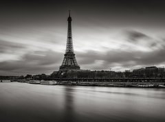 Fototapeta papír 360 x 266, 125899767 - Sunrise on the Eiffel Tower and Seine River in winter in Black & White. Port de Suffren, Grenelle, 15th and 7th Arrondissements of Paris, France - Východ slunce na Eiffelovu věž a řeku Seinu v zimě v černém