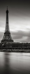 Samolepka na dveře fólie 90 x 220, 125899767 - Sunrise on the Eiffel Tower and Seine River in winter in Black & White. Port de Suffren, Grenelle, 15th and 7th Arrondissements of Paris, France - Východ slunce na Eiffelovu věž a řeku Seinu v zimě v černém