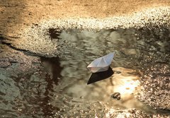 Fototapeta184 x 128  paper ship floats in a spring pool, 184 x 128 cm