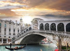 Fototapeta100 x 73  Venice, Rialto bridge and with gondola on Grand Canal, Italy, 100 x 73 cm