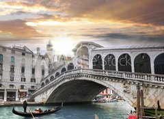 Fototapeta pltno 160 x 116, 136009860 - Venice, Rialto bridge and with gondola on Grand Canal, Italy