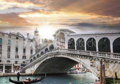 Fototapeta184 x 128  Venice, Rialto bridge and with gondola on Grand Canal, Italy, 184 x 128 cm