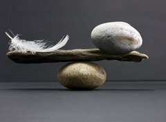 Fototapeta pltno 330 x 244, 14789784 - feather and stone balance - pov a kamenn rovnovha