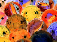 Samolepka flie 100 x 73, 14913298 - Slightly blurred colorful marbles (with drops of water) - Mrn rozmazan barevn kuliky (s kapkami vody)