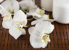 Samolepka flie 100 x 73, 15837732 - Face cream and white orchid on a bamboo mate - Krm na obliej a bl orchidej na bambusov kamardce