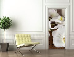 Samolepka na dvee flie 90 x 220, 15837732 - Face cream and white orchid on a bamboo mate - Krm na obliej a bl orchidej na bambusov kamardce