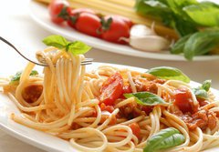 Fototapeta papr 184 x 128, 16290193 - Fork with pasta and basil - Vidlika s tstovinami a bazalkou