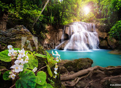 Fototapeta plátno 160 x 116, 163905997 - Waterfall in Thailand, called Huay or Huai mae khamin in Kanchanaburi Provience - Vodopád v Thajsku, zvaný Huay nebo Huai mae khamin v provincii Kanchanaburi