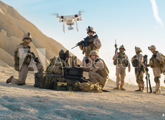 Fototapeta pltno 240 x 174, 164038449 - Soldiers are Using Drone for Scouting During Military Operation in the Desert. - Vojci pouvaj dron ke skautingu bhem vojensk operace v pouti.