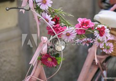 Fototapeta184 x 128  vintage Pink bicycle with basket of flowers, 184 x 128 cm