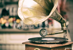 Fototapeta papr 184 x 128, 195074759 - Retro old gramophone radio. Vintage style toned photo