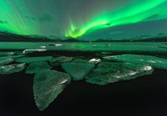 Fototapeta184 x 128  A beautiful green and red aurora dancing over the Jokulsarlon lagoon, Iceland, 184 x 128 cm