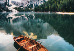 Samolepka fólie 145 x 100, 229338349 - Boats and slip construction in Braies lake with crystal water in background of Seekofel mountain in Dolomites in morning, Italy Pragser Wildsee - Lodě a skluzová konstrukce v jezeře Braies s křišťálovou vodou v pozadí hory Seekofel v Dolomitech ráno, Itálie Pragser Wildsee