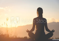 Fototapeta174 x 120  silhouette fitness girl practicing yoga on mountain, 174 x 120 cm
