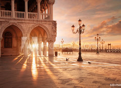 Fototapeta pltno 240 x 174, 261752834 - San Marco in Venice, Italy at a dramatic sunrise