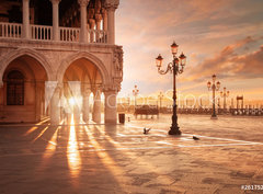 Fototapeta pltno 330 x 244, 261752834 - San Marco in Venice, Italy at a dramatic sunrise