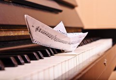 Fototapeta145 x 100  The piano and paper toy ship, 145 x 100 cm