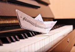 Fototapeta184 x 128  The piano and paper toy ship, 184 x 128 cm