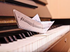 Fototapeta vliesov 270 x 200, 26458857 - The piano and paper toy-ship