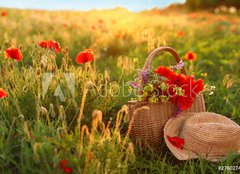 Fototapeta papír 160 x 116, 276027409 - Basket of wildflowers with straw hat in sunlit poppy field - Koš květin s slaměný klobouk v sluncem zalité makovém poli
