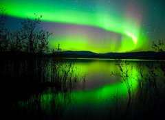 Samolepka flie 100 x 73, 27905424 - Northern lights mirrored on lake