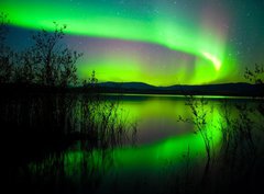 Fototapeta330 x 244  Northern lights mirrored on lake, 330 x 244 cm