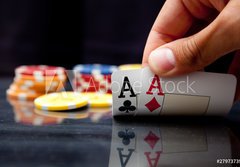 Fototapeta papr 184 x 128, 27973739 - Male hand showing two aces - Musk ruka s dvma esy
