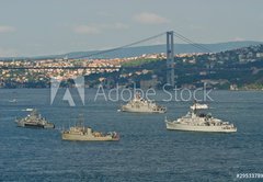 Fototapeta pltno 174 x 120, 29533789 - Kriegsschiffe auf dem Bosporus
