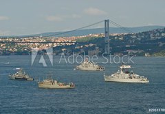 Fototapeta184 x 128  Kriegsschiffe auf dem Bosporus, 184 x 128 cm