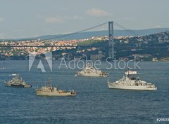 Fototapeta330 x 244  Kriegsschiffe auf dem Bosporus, 330 x 244 cm