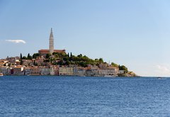 Fototapeta vliesov 145 x 100, 30524389 - Croatia -  Rovinj - Old city and mediterranean sea