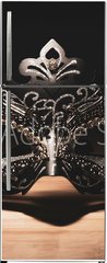 Samolepka na lednici flie 80 x 200, 311256147 - A portrait of a traditional venetian mask on a wooden surface appearing mysteriously out of the darkness. - Portrt tradin bentsk masky na devnm povrchu tajemn vyhlejc ze tmy.