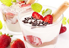Fototapeta papr 184 x 128, 32314746 - Dessert mit Erdbeeren