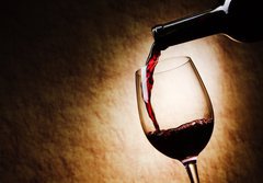 Fototapeta papr 184 x 128, 33098888 - Red Wine glass and Bottle - erven sklo a lhev vna