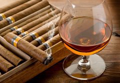 Fototapeta vliesov 145 x 100, 34951476 - cuban cigar and cognac on wood background