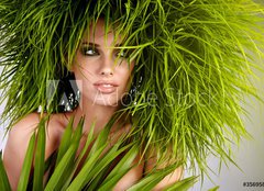 Fototapeta plátno 160 x 116, 35695841 - Young woman and abstract green hair - Mladá žena a abstraktní zelené vlasy