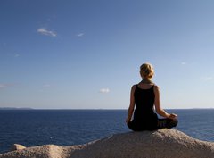 Fototapeta330 x 244  girl sitting on rock over ocean, 330 x 244 cm