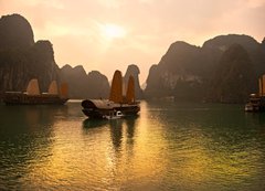 Fototapeta200 x 144  Halong Bay, Vietnam. Unesco World Heritage Site., 200 x 144 cm