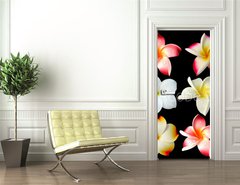 Samolepka na dvee flie 90 x 220  fleurs frangipanier fond noir, 90 x 220 cm