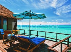 Samolepka flie 100 x 73, 37823817 - Overwater villa balcony overlooking tropical lagoon - Pekryt vilov balkon s vhledem na tropickou lagunu