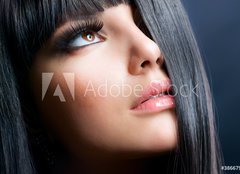 Fototapeta160 x 116  Fashion Brunette. Beautiful Makeup and Healthy Black Hair, 160 x 116 cm