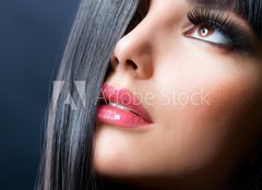 Fototapeta160 x 116  Fashion Brunette. Beautiful Makeup and Healthy Black Hair, 160 x 116 cm