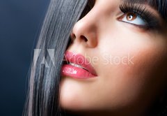 Fototapeta174 x 120  Fashion Brunette. Beautiful Makeup and Healthy Black Hair, 174 x 120 cm