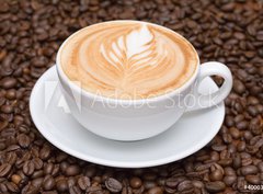 Fototapeta papr 360 x 266, 40003977 - Coffee cup with coffee beans background - Kvov lek s kvovmi zrny pozad