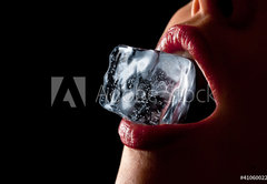 Fototapeta pltno 174 x 120, 41060022 - Ice cube in woman