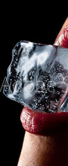 Samolepka na dvee flie 90 x 220, 41060022 - Ice cube in woman
